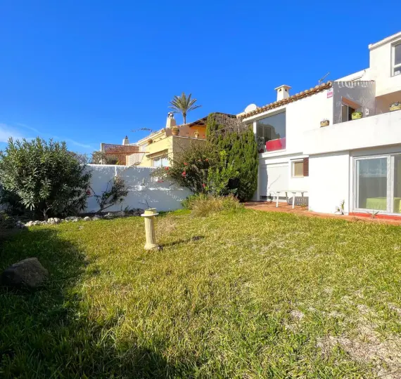 Продажа  отдельно стоящей виллы в Estepona