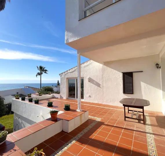 Продажа  отдельно стоящей виллы в Estepona