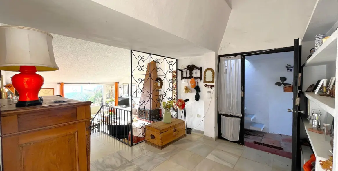 Продажа  отдельно стоящей виллы в Estepona 12