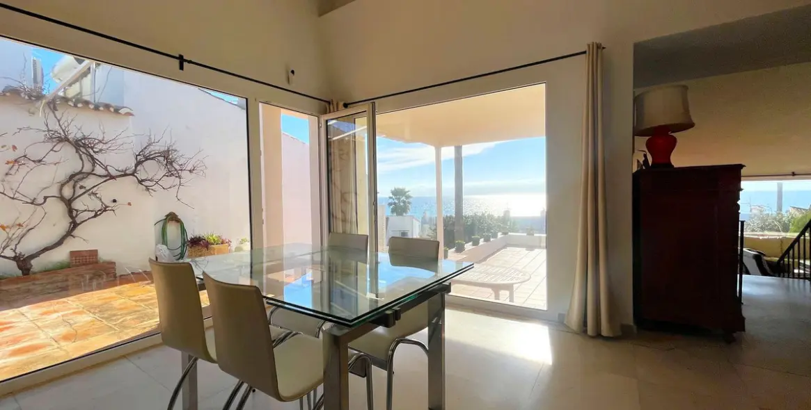 Продажа  отдельно стоящей виллы в Estepona 15