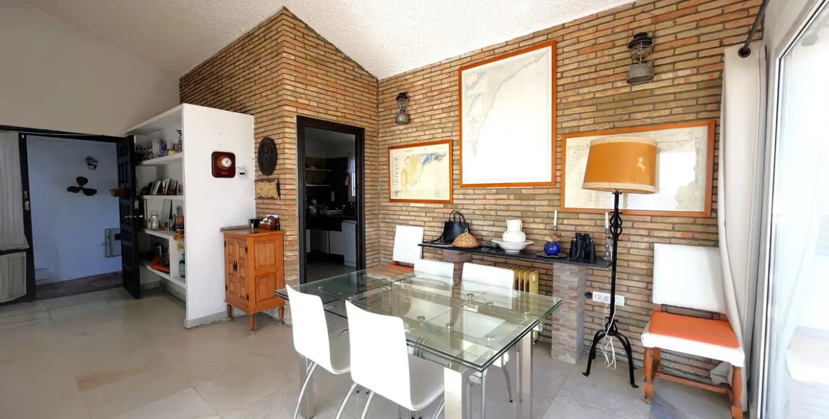 Продажа  отдельно стоящей виллы в Estepona 16