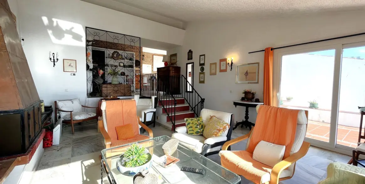 Продажа  отдельно стоящей виллы в Estepona 19