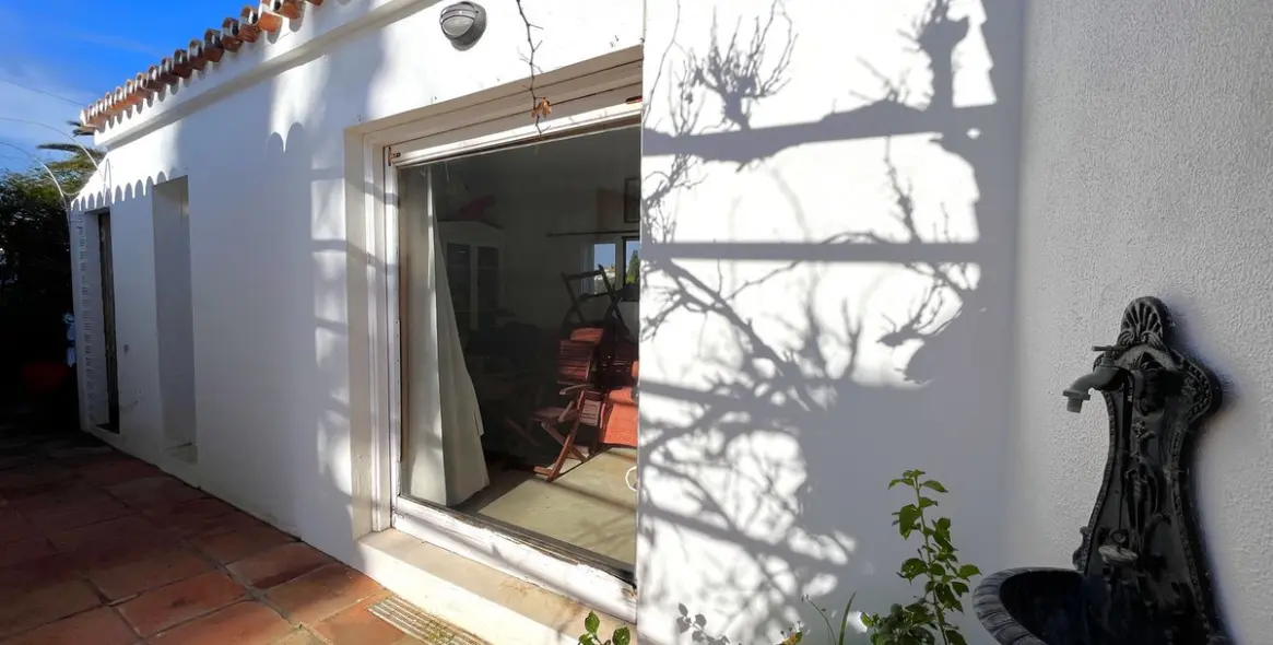 Продажа  отдельно стоящей виллы в Estepona 28