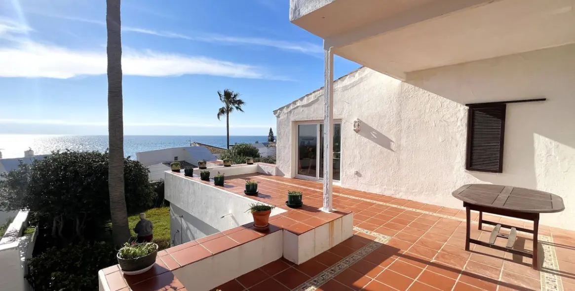 Продажа  отдельно стоящей виллы в Estepona 33