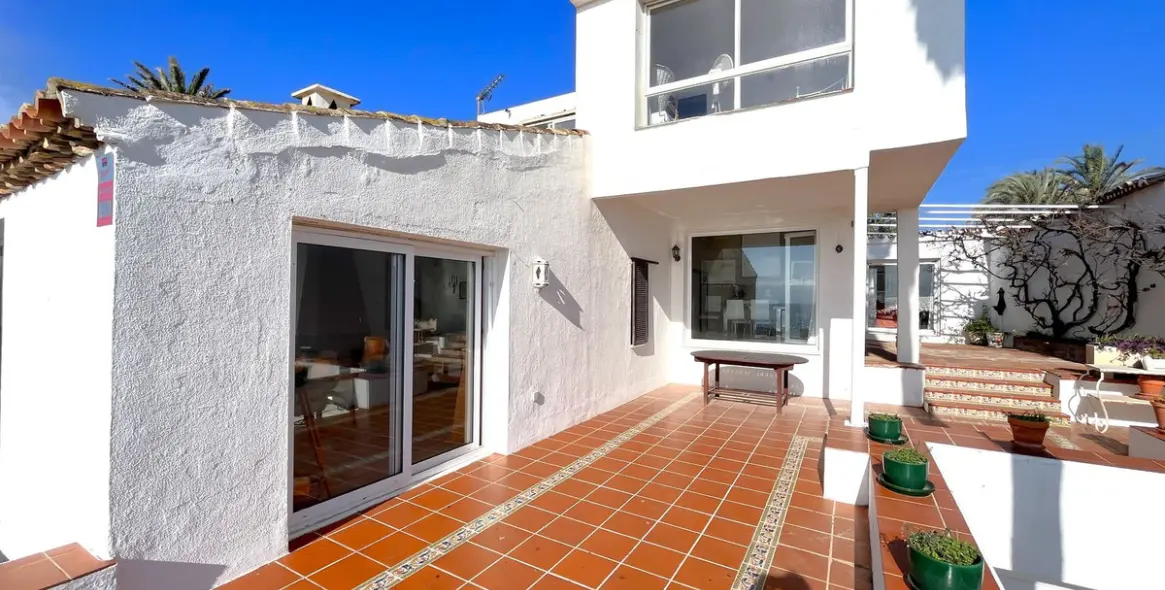 Продажа  отдельно стоящей виллы в Estepona 34