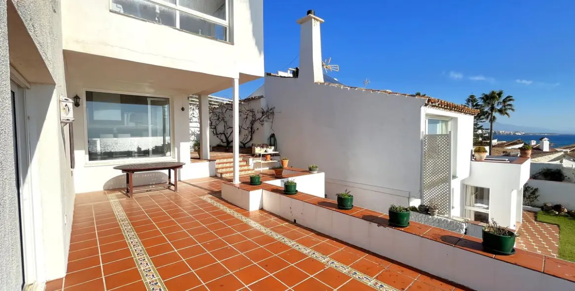 Продажа  отдельно стоящей виллы в Estepona 36