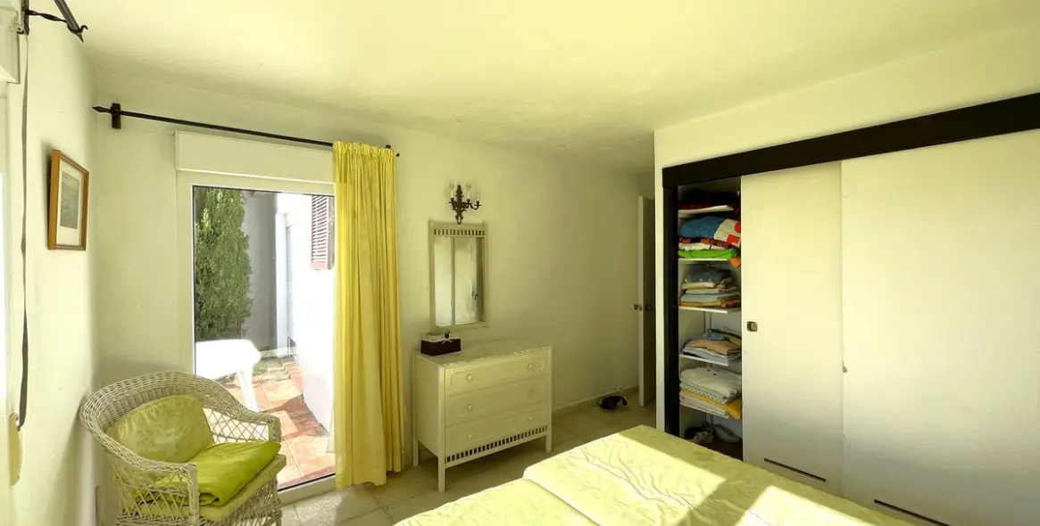 Продажа  отдельно стоящей виллы в Estepona 46