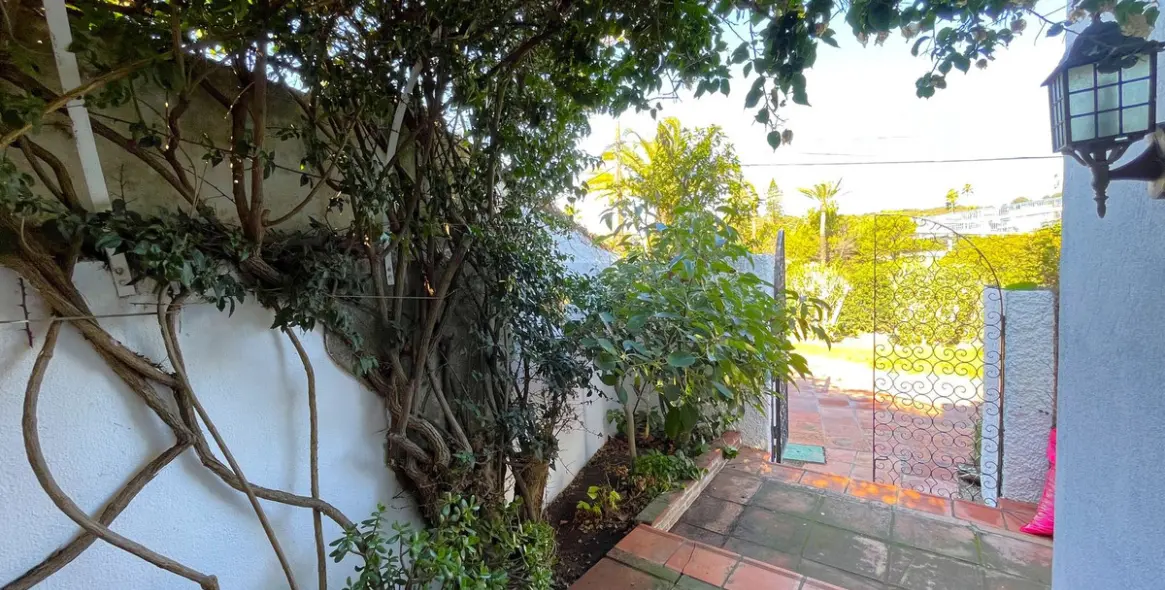 Продажа  отдельно стоящей виллы в Estepona 65