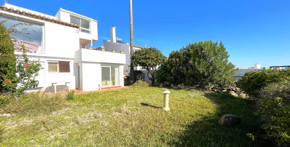 Продажа  отдельно стоящей виллы в Estepona 68