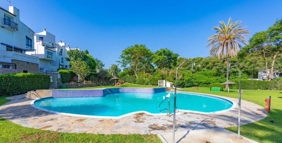 Продажа  отдельно стоящей виллы в Estepona 71