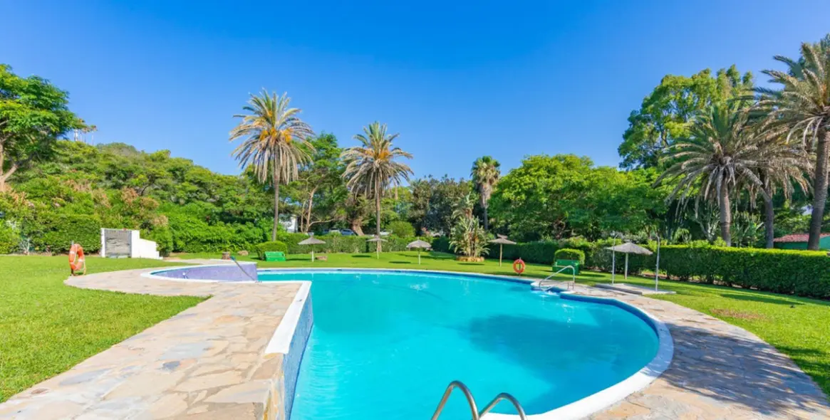 Продажа  отдельно стоящей виллы в Estepona 74