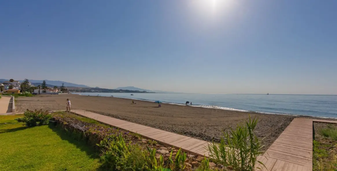 Продажа  отдельно стоящей виллы в Estepona 75