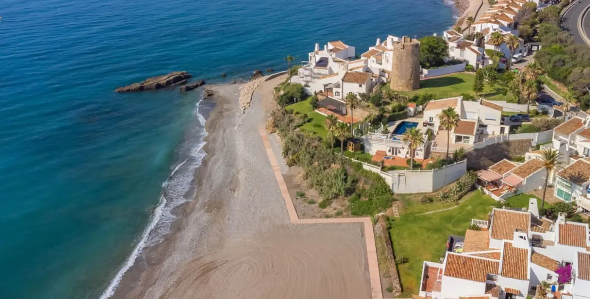 Продажа  отдельно стоящей виллы в Estepona 77