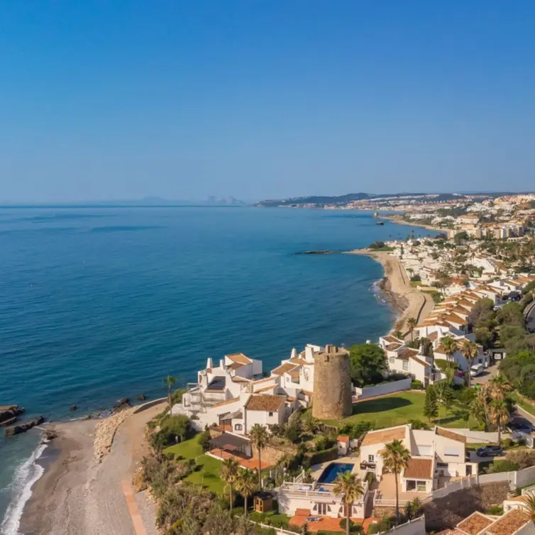 Sale of detached villa in Estepona