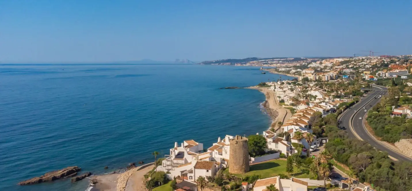 Sale of detached villa in Estepona 1