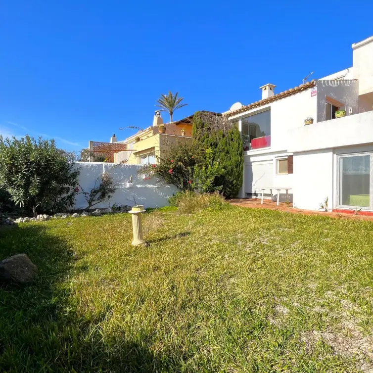 Sale of detached villa in Estepona