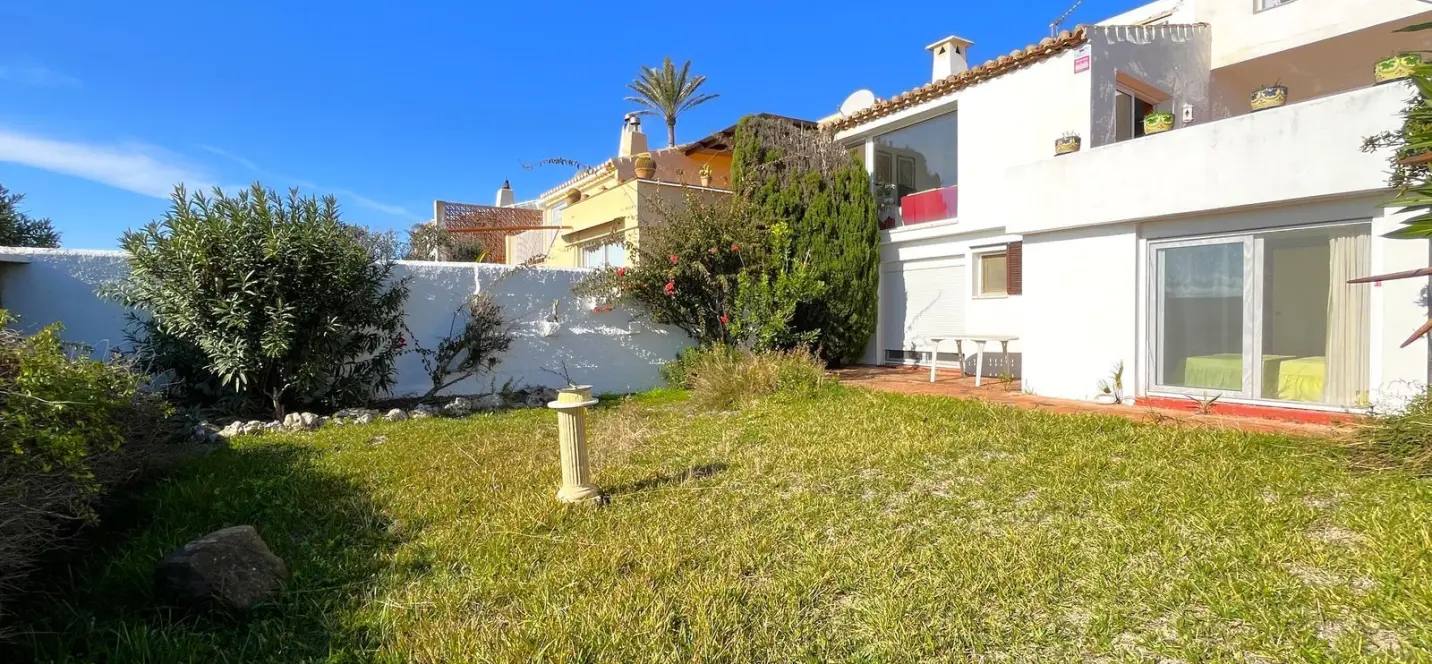 Sale of detached villa in Estepona 2