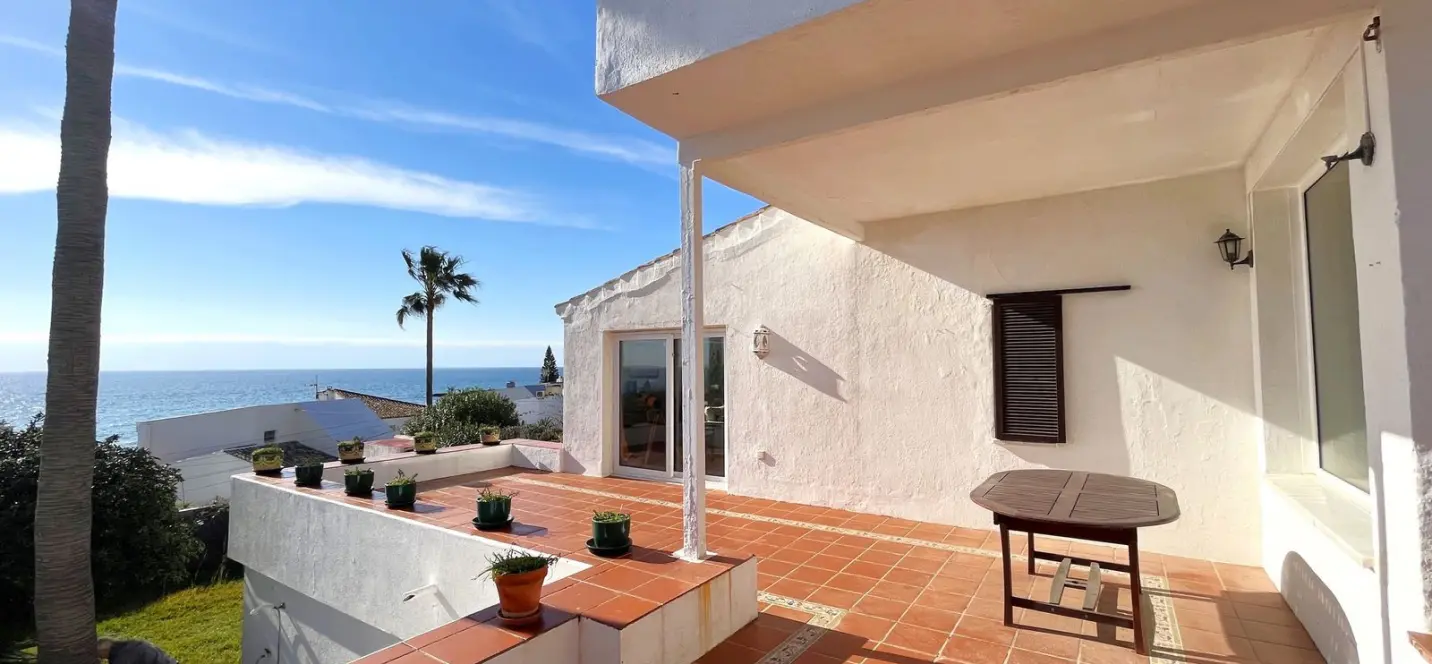 Sale of detached villa in Estepona 3