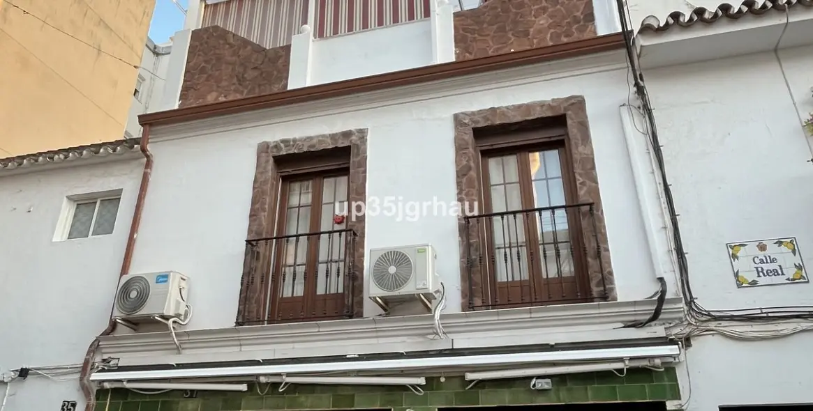Sale of townhouse in Estepona 1