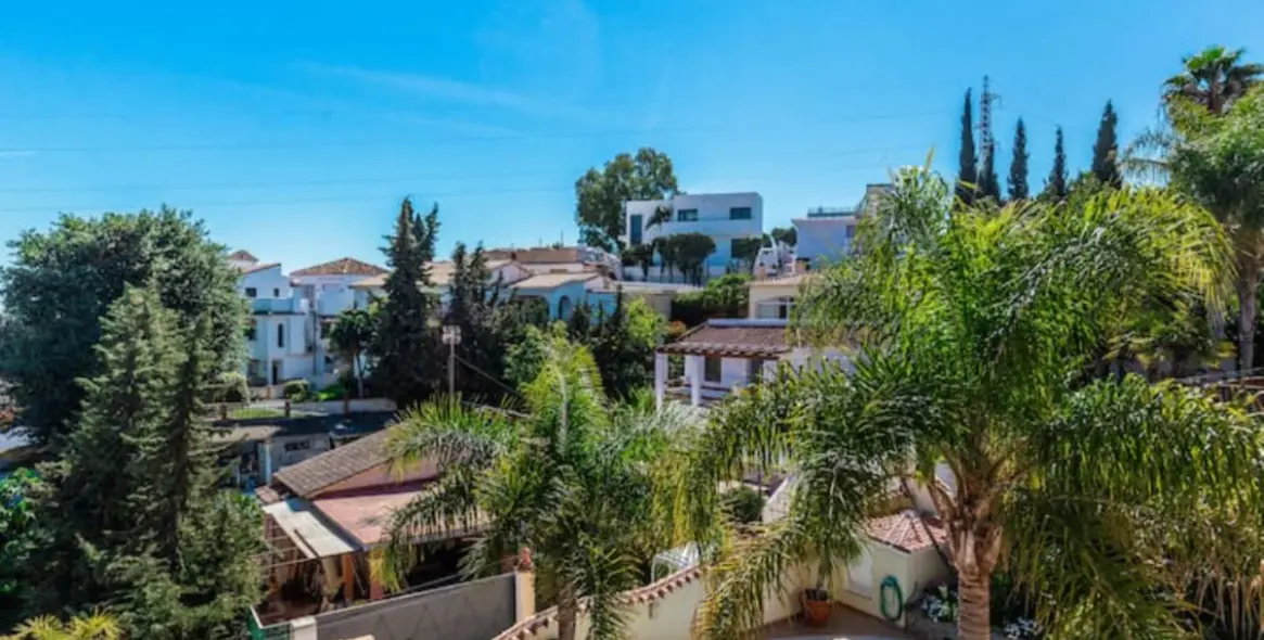 Продажа  отдельно стоящей виллы в Nueva Andalucía 2