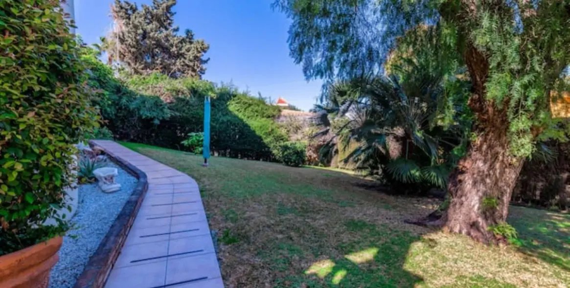 Sale of detached villa in Nueva Andalucía 21