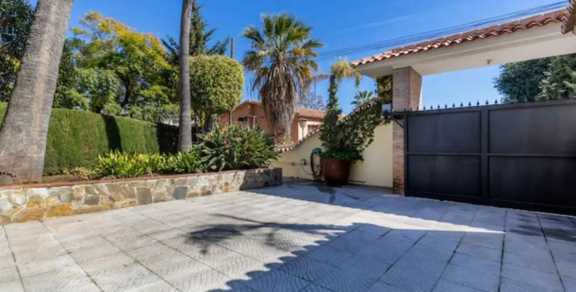 Sale of detached villa in Nueva Andalucía 22