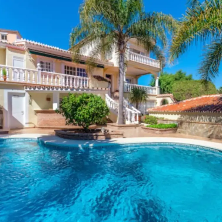 Sale of detached villa in Nueva Andalucía
