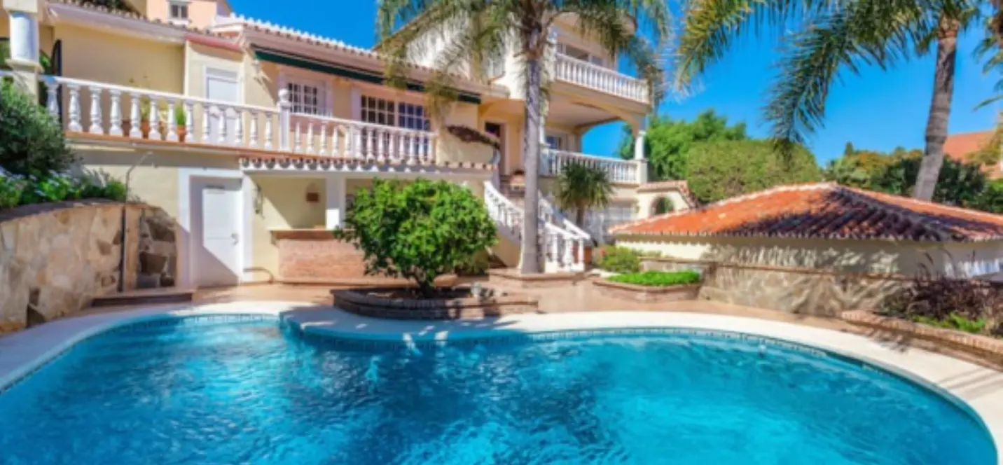 Sale of detached villa in Nueva Andalucía 0