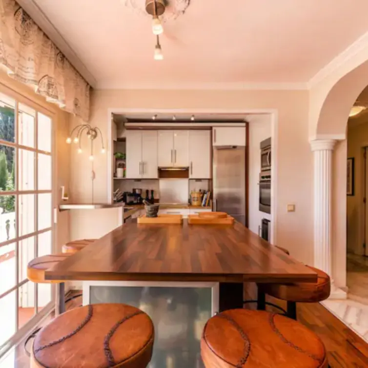 Sale of detached villa in Nueva Andalucía