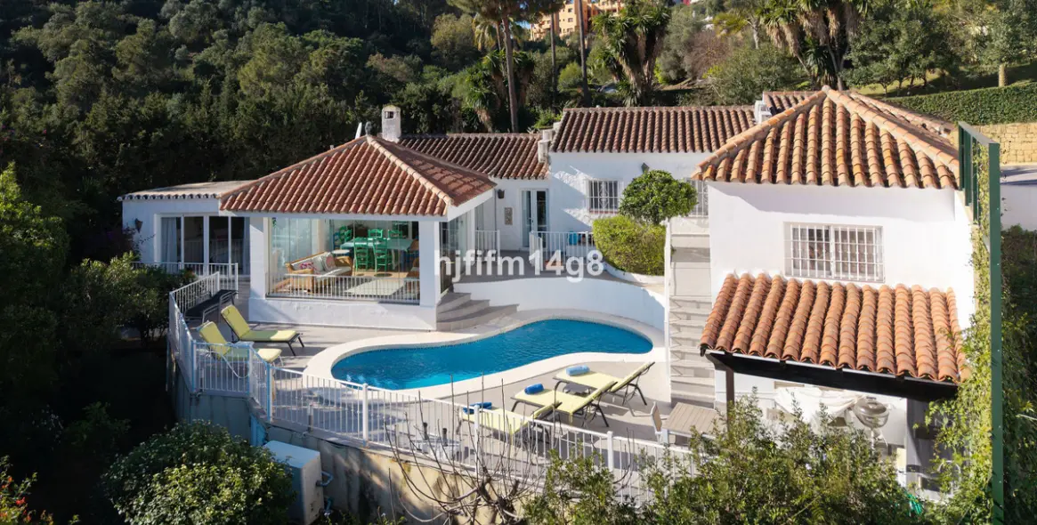 Продажа  отдельно стоящей виллы в Benahavís (район Benahavís) 1