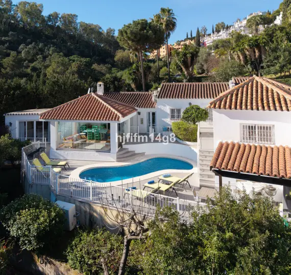 Oтдельно стоящая вилла R4930549