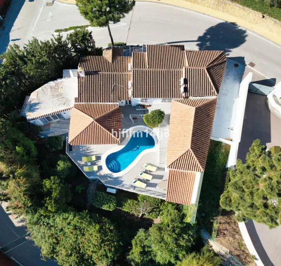 Oтдельно стоящая вилла R4930549