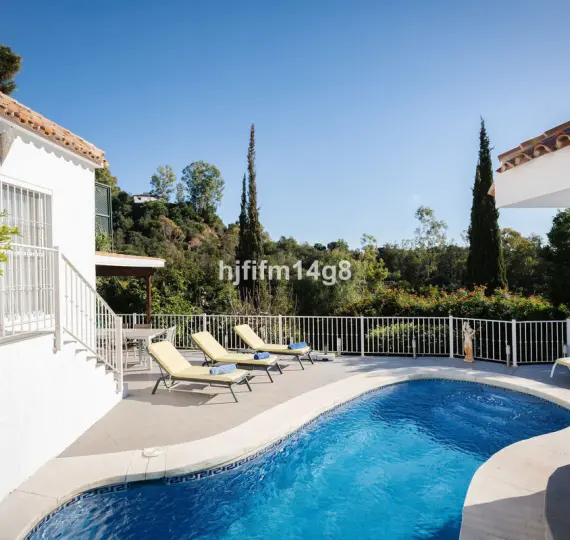 Oтдельно стоящая вилла R4930549