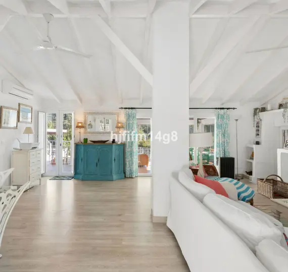 Oтдельно стоящая вилла R4930549