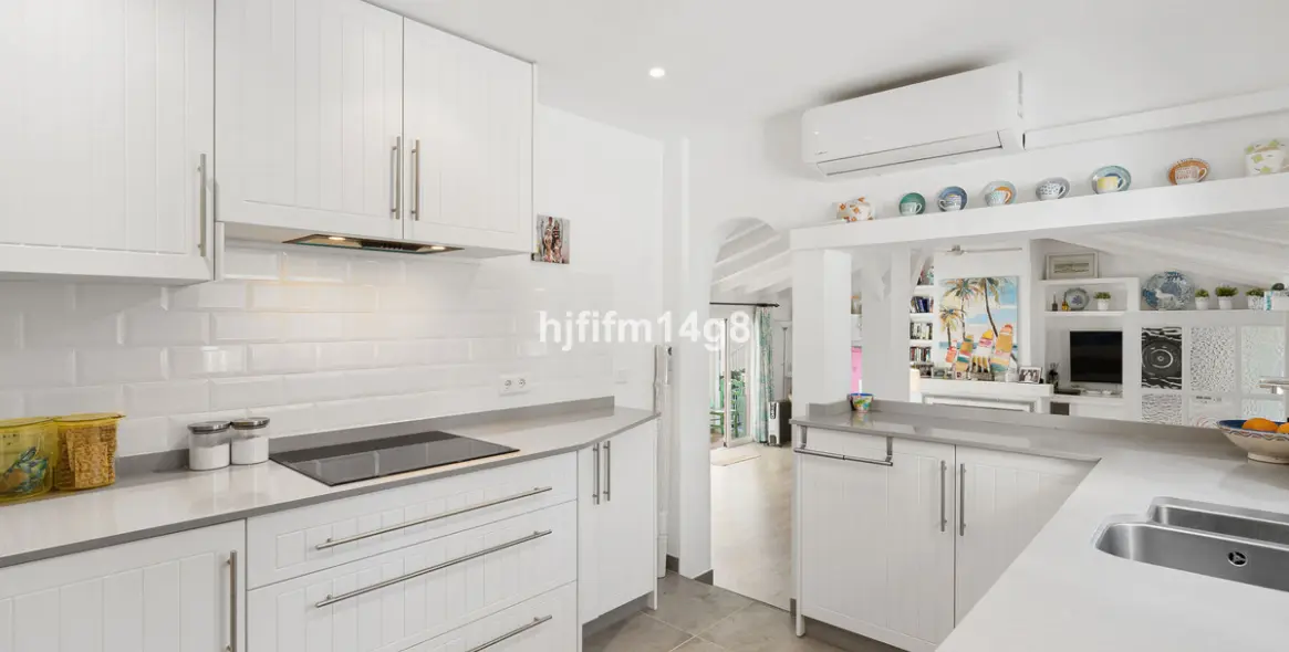 Продажа  отдельно стоящей виллы в Benahavís (район Benahavís) 11