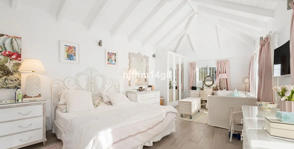 Продажа  отдельно стоящей виллы в Benahavís (район Benahavís) 13