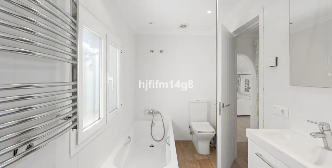 Продажа  отдельно стоящей виллы в Benahavís (район Benahavís) 18