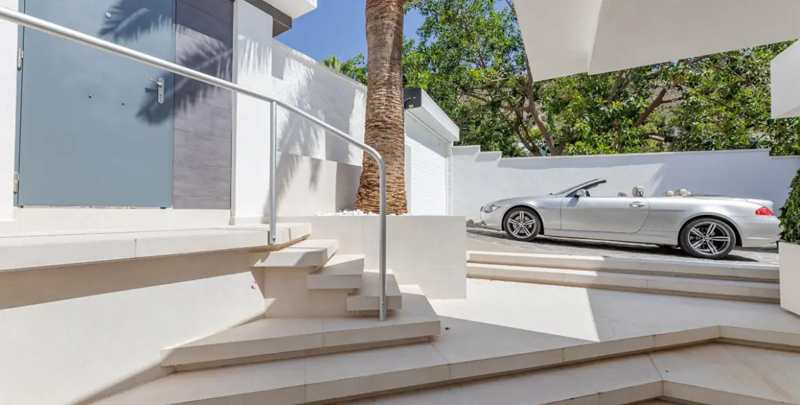 Продажа  отдельно стоящей виллы в Benalmadena 3