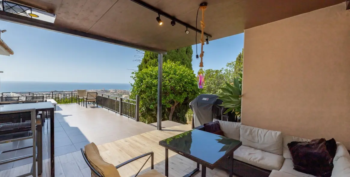 Продажа  отдельно стоящей виллы в Benalmadena 4