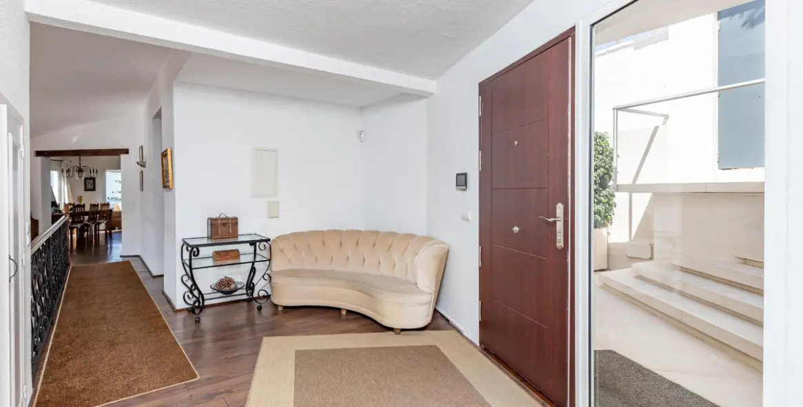 Sale of detached villa in Benalmadena 32