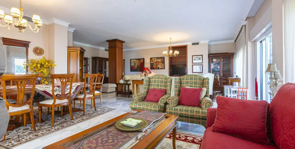 Sale of middle floor apartment in Nueva Andalucía 1