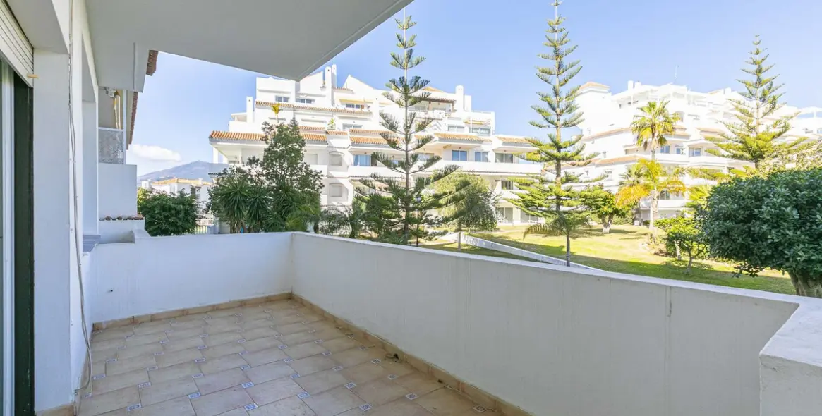 Sale of middle floor apartment in Nueva Andalucía 6