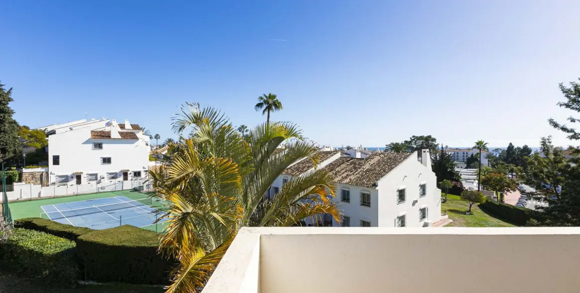 Sale of middle floor apartment in Nueva Andalucía 8