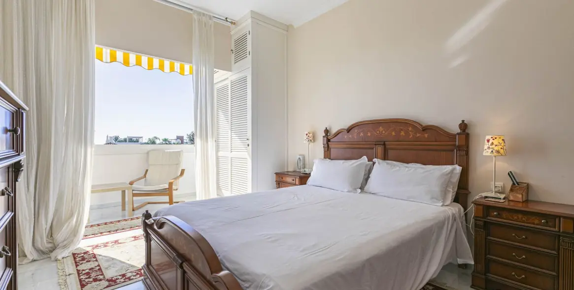 Sale of middle floor apartment in Nueva Andalucía 17