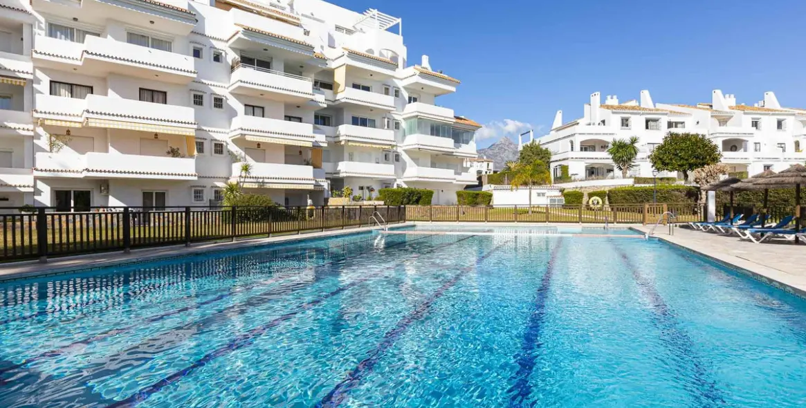 Краткосрочная аренда апартаментов на среднем этаже в Nueva Andalucía 28