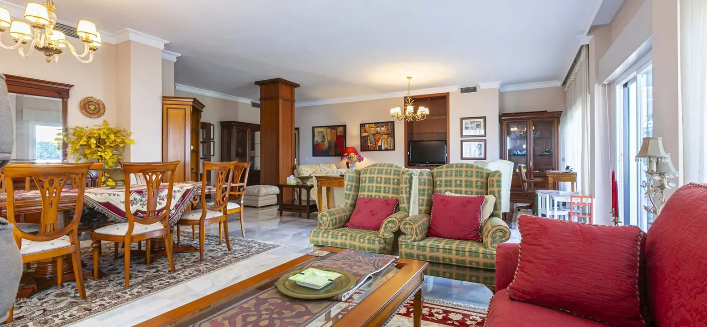 Sale of middle floor apartment in Nueva Andalucía 0