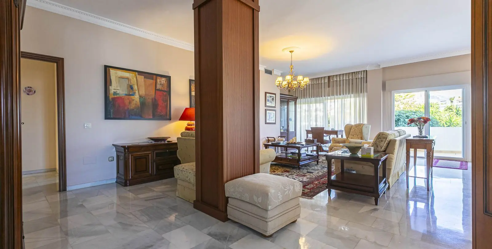 Venta de apartamento en planta media en Nueva Andalucía 2