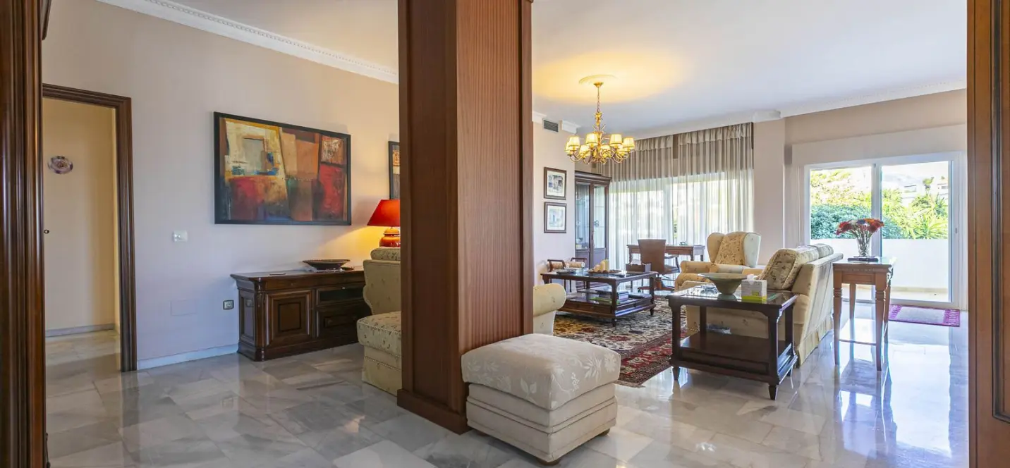 Sale of middle floor apartment in Nueva Andalucía 1