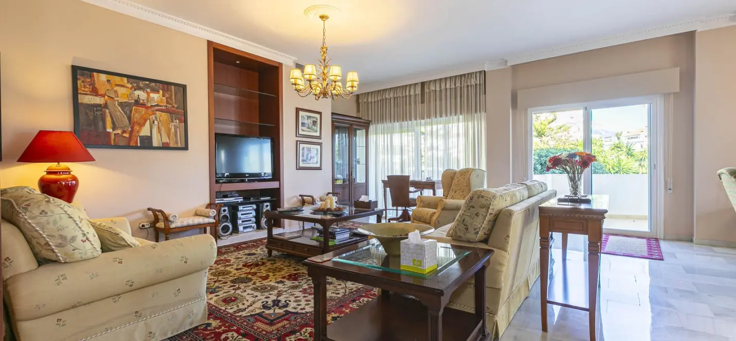 Sale of middle floor apartment in Nueva Andalucía 2