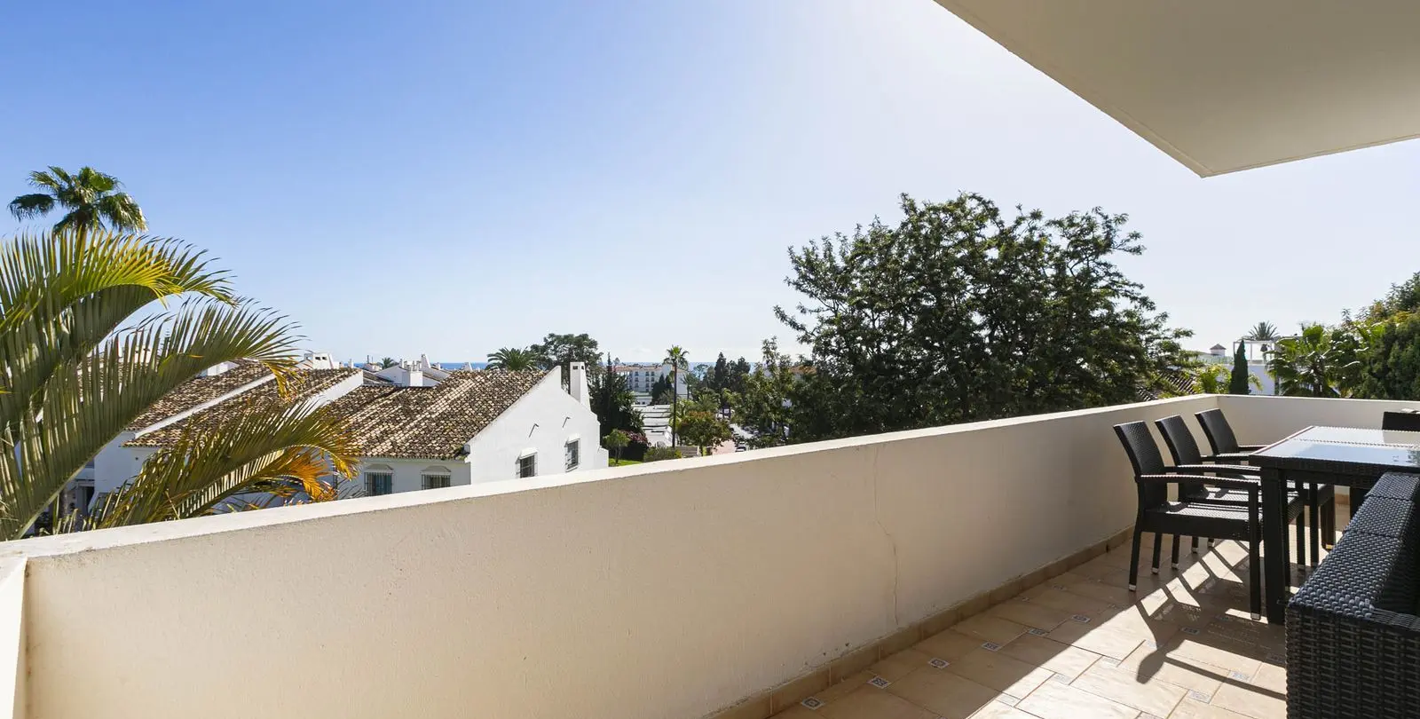 Venta de apartamento en planta media en Nueva Andalucía 7
